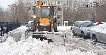 Уборка снега экскаватором погрузчиком