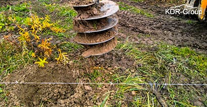 Бурение лунок под столбы